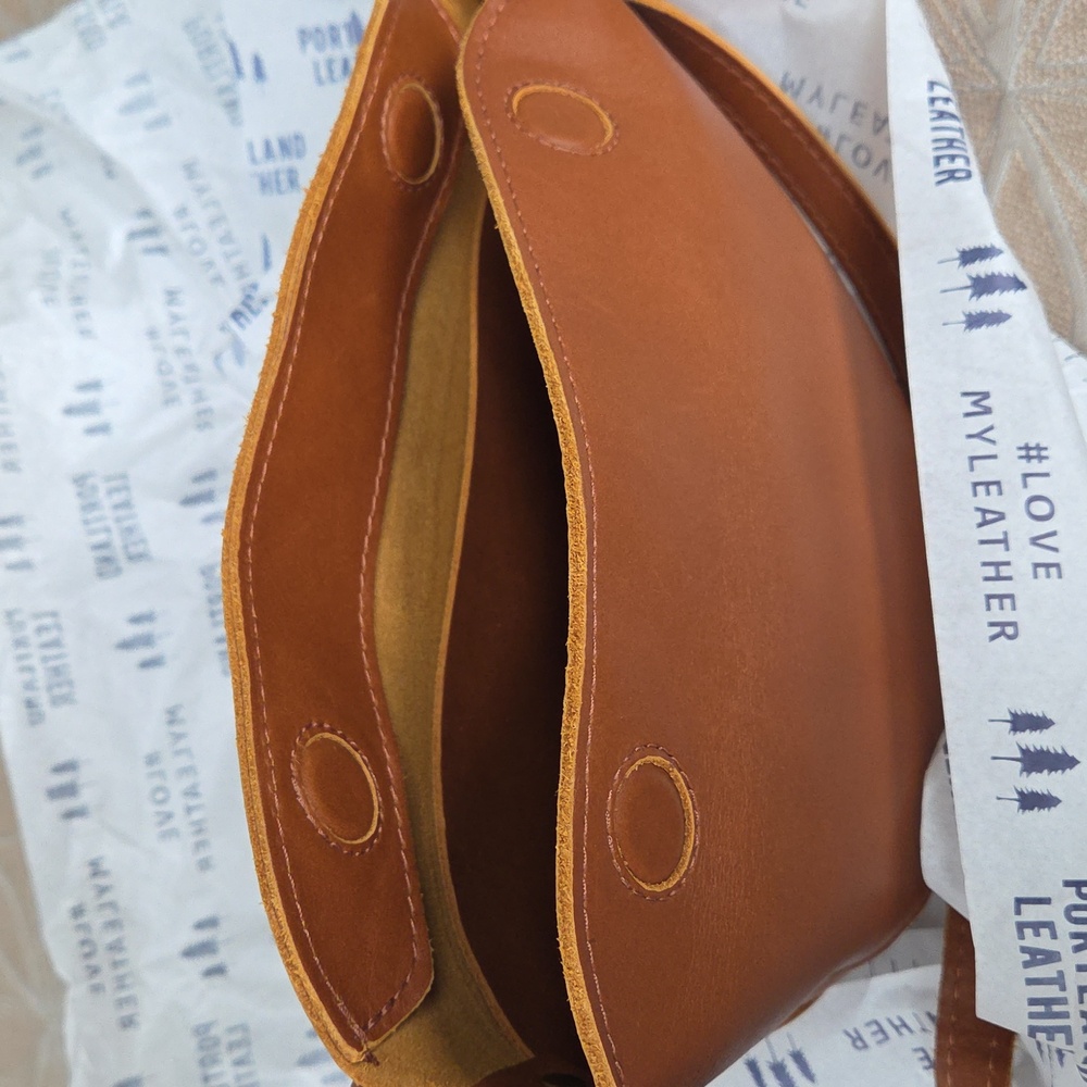 Portland Leather Goods Tan Leather Crossbody Bag - Picture 5 of 11